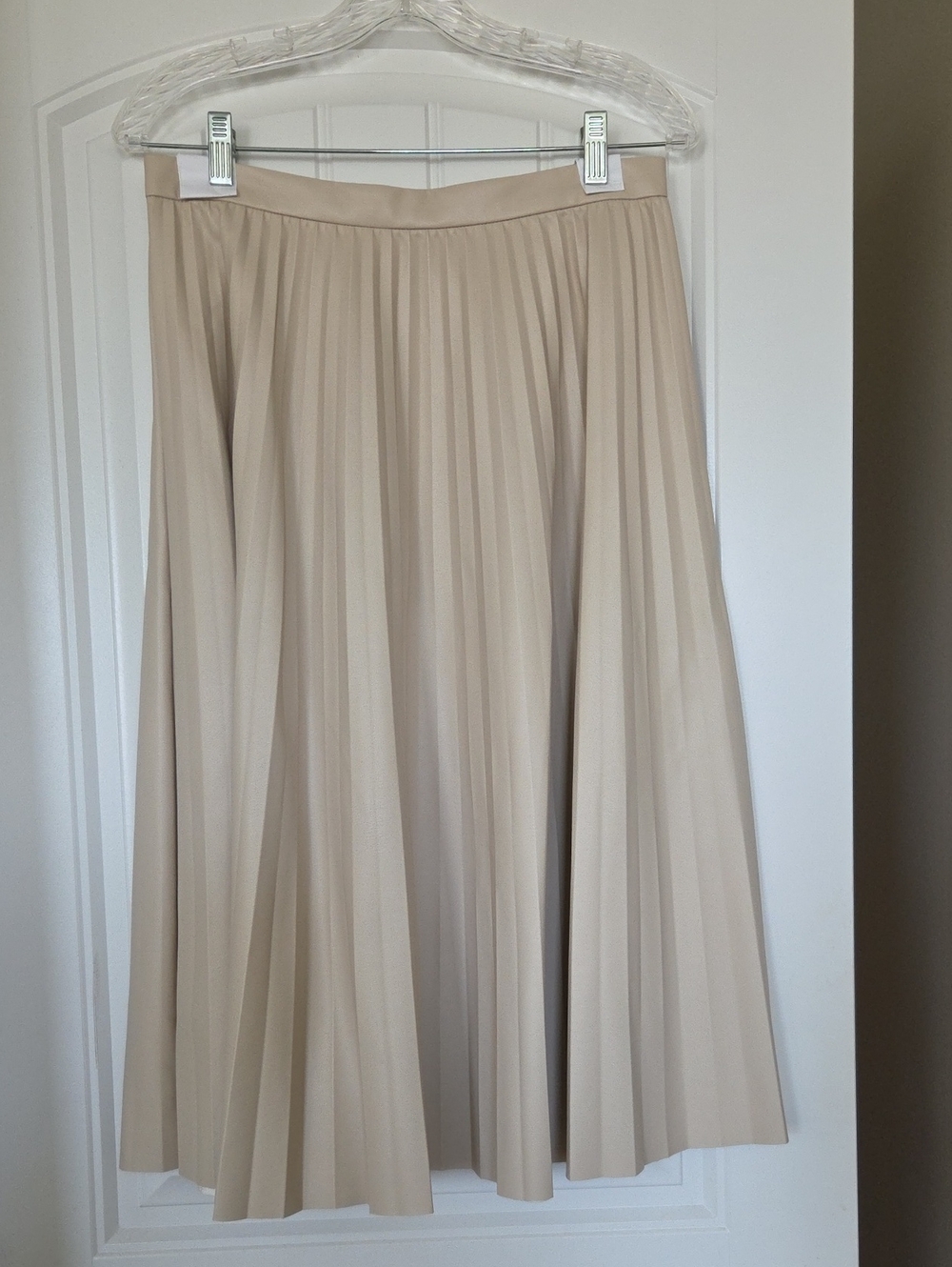 Ann Taylor Cream A-Line Pleated Skirt